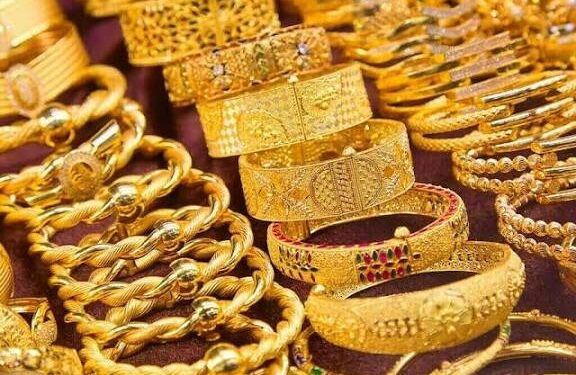 Gold prices fall in Pakistan despite rebound in global markets