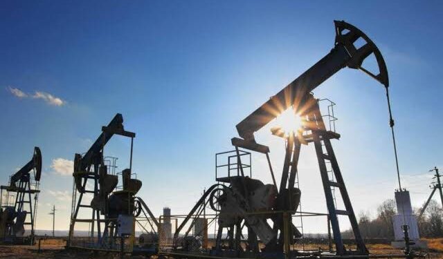 Oil Prices Edge Higher Amid Escalating US-Iran Tensions