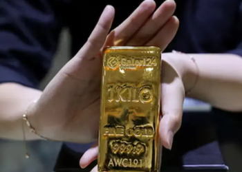 Gold Holds Steady as Dip-Buying Counters Strong Dollar, Inflation Concerns