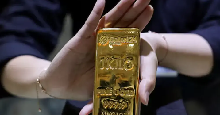 Gold Holds Steady as Dip-Buying Counters Strong Dollar, Inflation Concerns