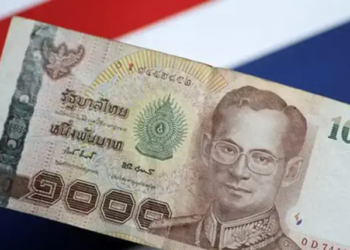 Thai baht weakens against US dollar in early Tuesday trade