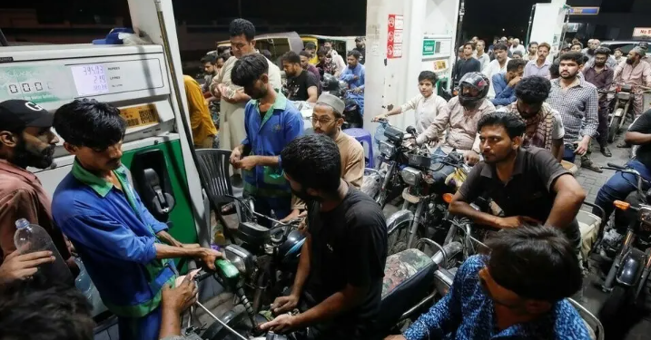 Pakistan Fuel Supplies Stable Despite Middle East Oil Turmoil, PM Aide Says