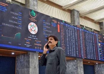 PSX falls as rising oil prices and shipping constraints pressure investor sentiment