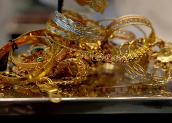 Gold Prices Fall in Pakistan as Global Rates Decline