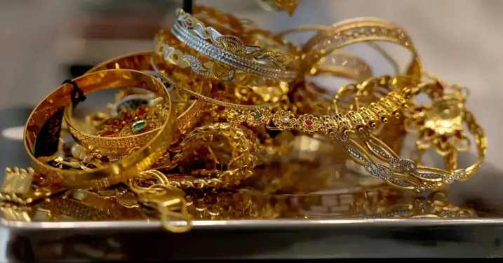 Gold Prices Fall in Pakistan as Global Rates Decline