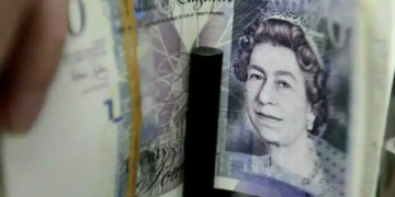 Pound Slips as US-Iran Tensions Undermine Ceasefire Hopes