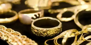 Gold Prices Fall Sharply in Pakistan as Global Market Declines