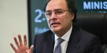 Aurangzeb Calls for Faster Capital Market Reforms to Reduce Reliance on Bank Lending